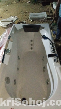 Apollo Jacuzzi bathtub